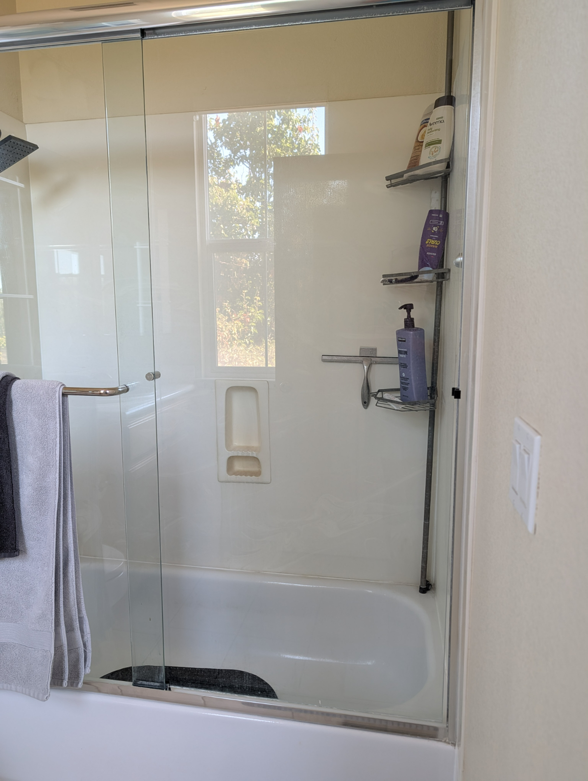 Private Top-Floor Suite with Dedicated Office, En-Suite Bath & King Bed in Walkable Willow Glen - Photo 5