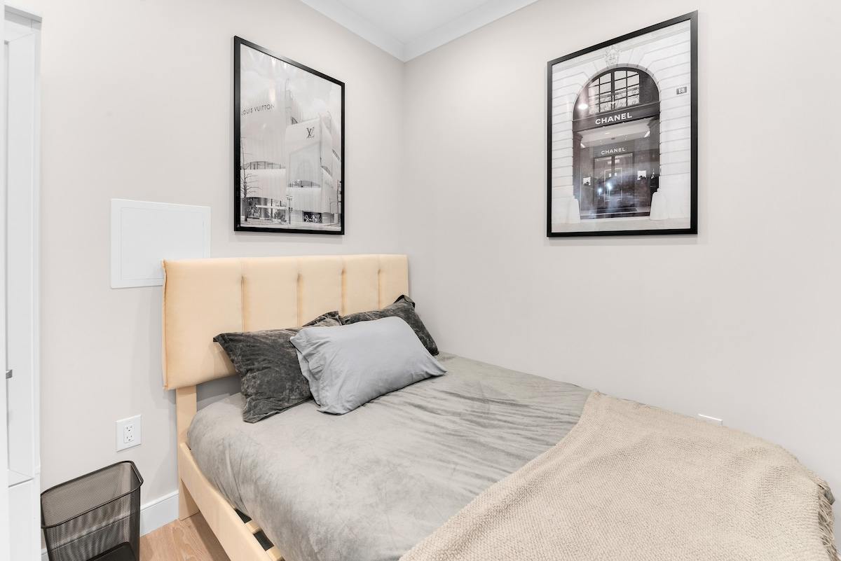 Modern 3BR in NoMad - Huge Private Terrace, W/D In-Unit & Steps to Empire State - Photo 7