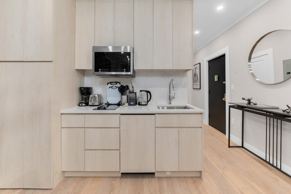 Modern 3BR in NoMad - Huge Private Terrace, W/D In-Unit & Steps to Empire State - Photo 10