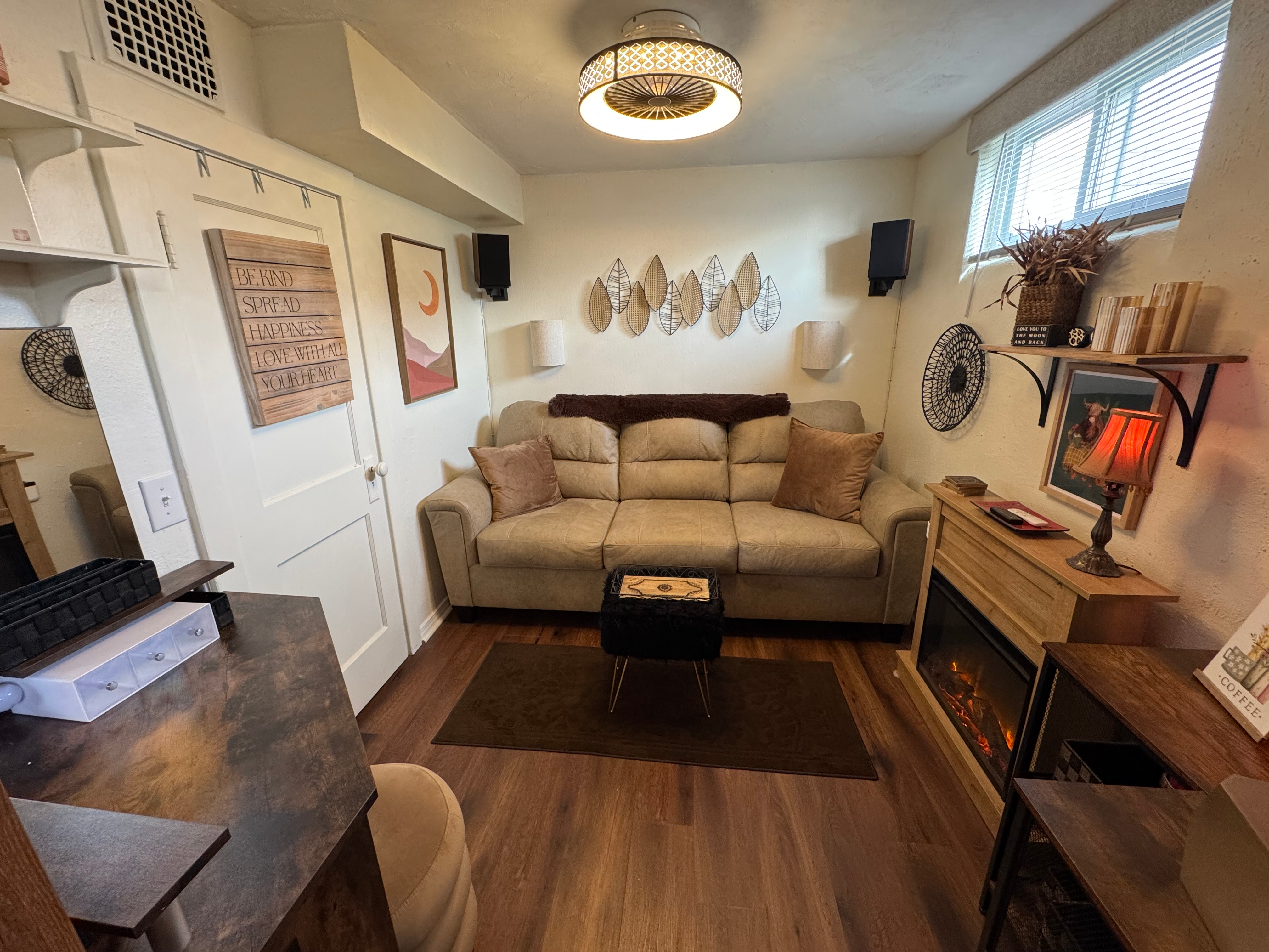 Gorgeous, Immaculate Furnished 1BR in Quiet Eastwood - Photo 2