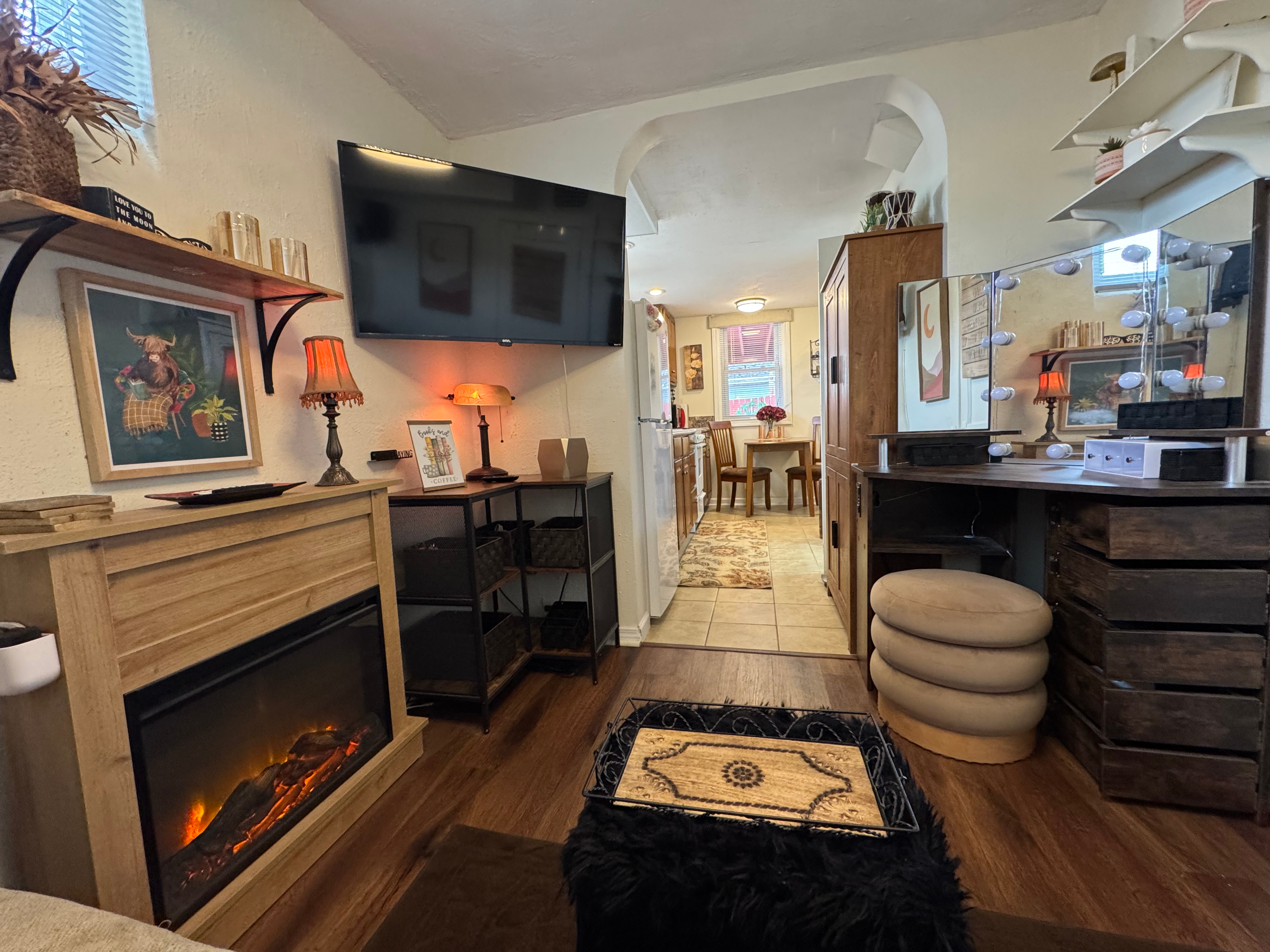 Gorgeous, Immaculate Furnished 1BR in Quiet Eastwood - Photo 4
