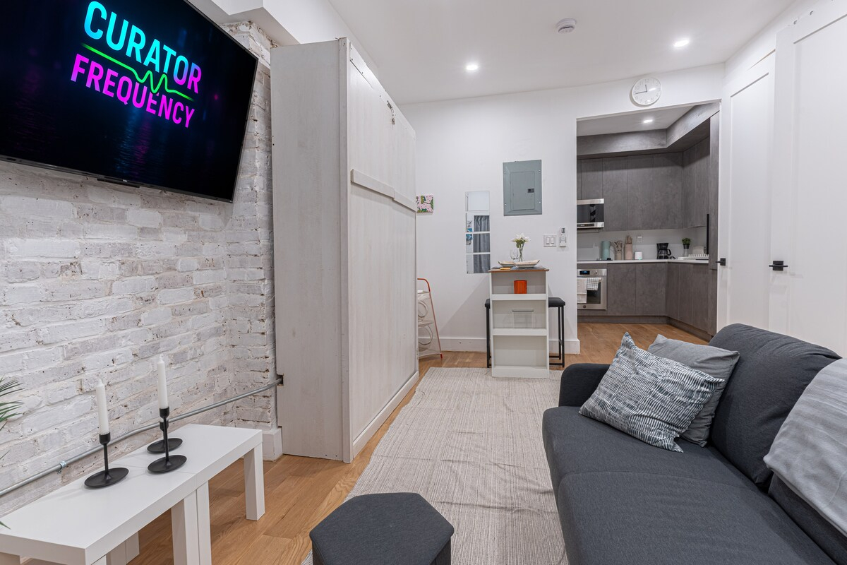 Stylish & Renovated Studio near Train W/D - Photo 5