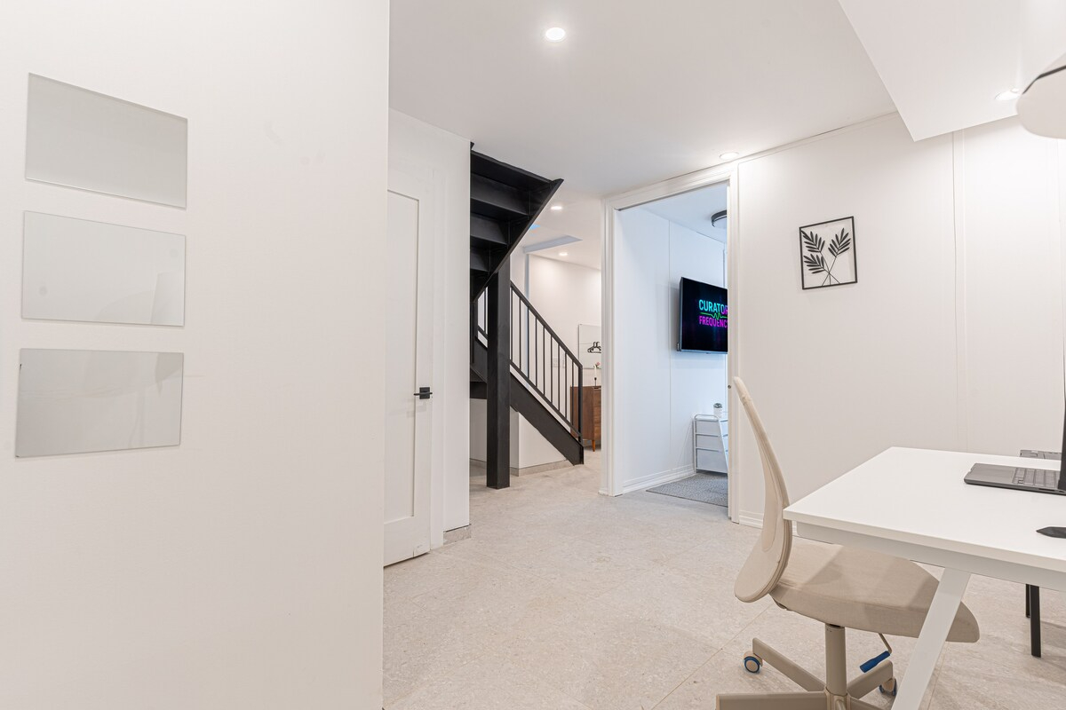 Stylish & Renovated Studio near Train  W/D - Photo 7