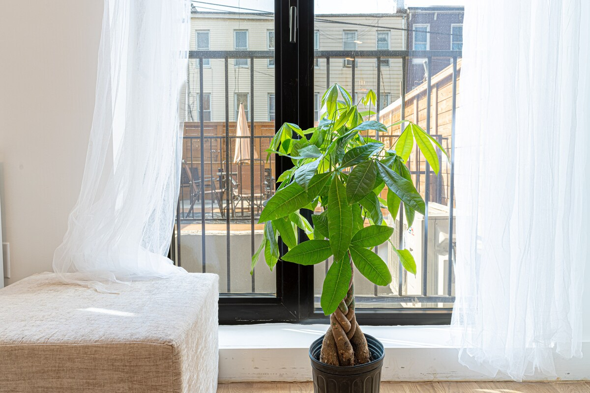 Stylish & Renovated Studio near Train  W/D - Photo 9