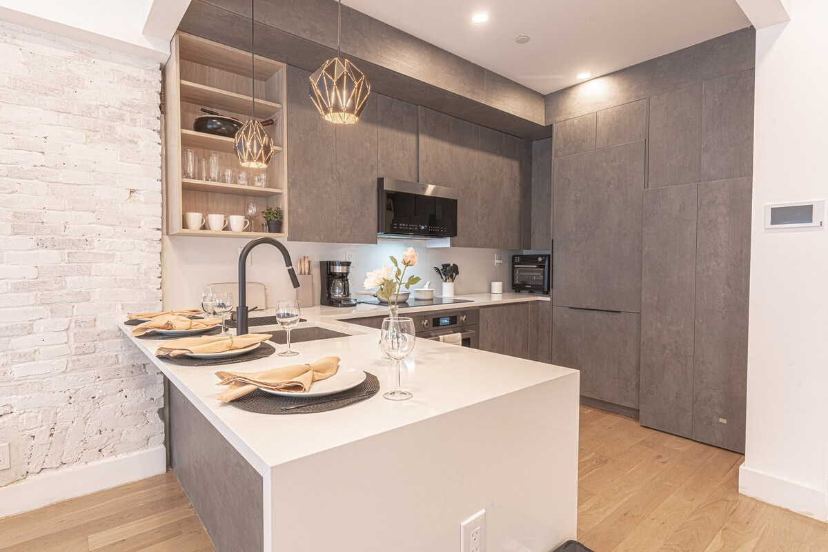 Stylish & Renovated Studio near Train W/D - Photo 3