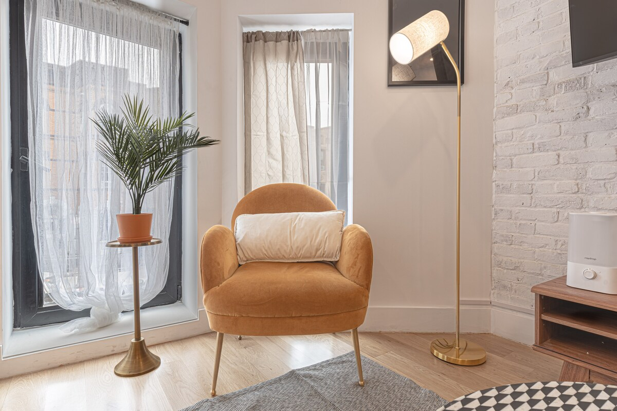 Stylish & Renovated Studio near Train  W/D - Photo 10