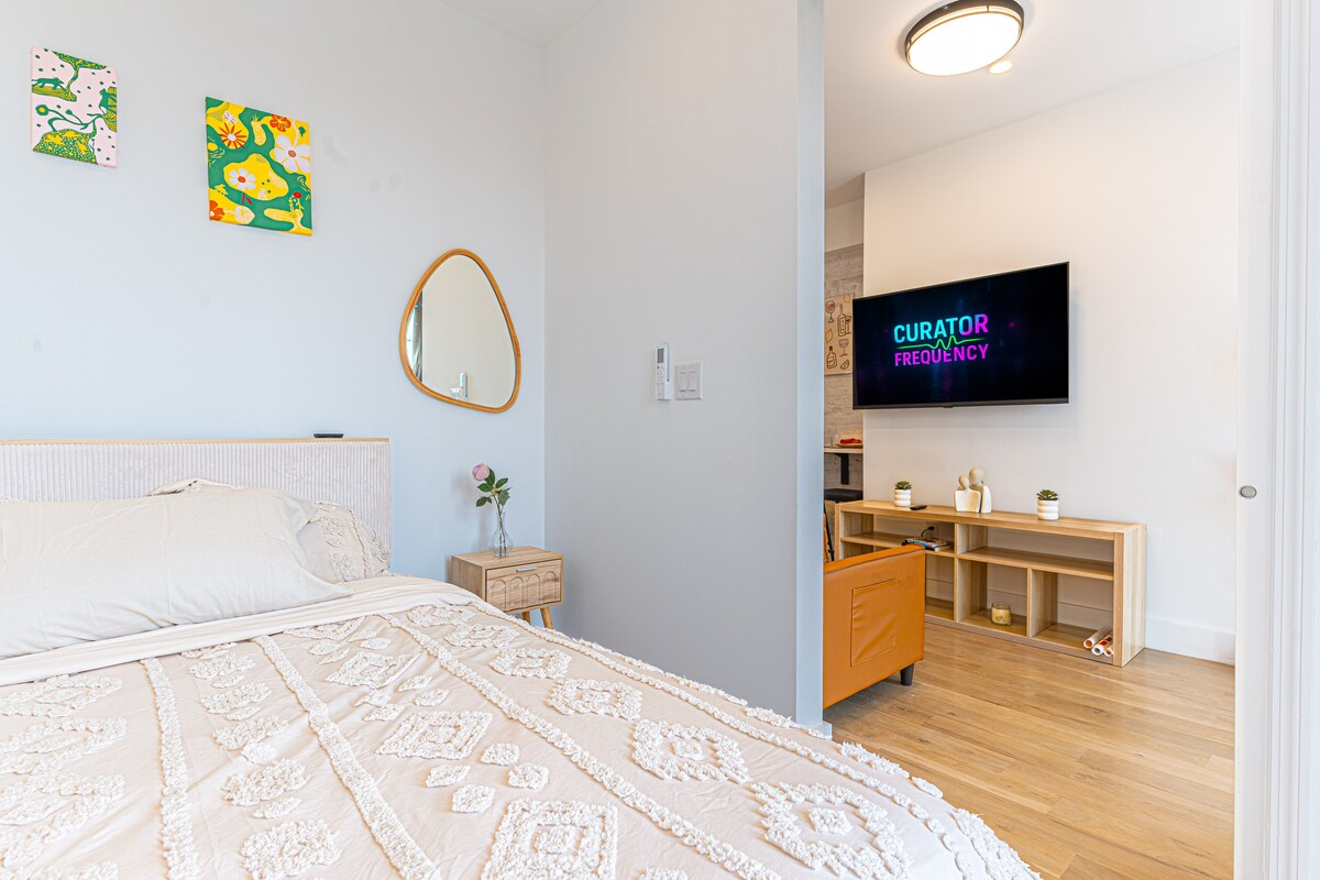 Stylish & Renovated Studio near Train  W/D - Photo 7