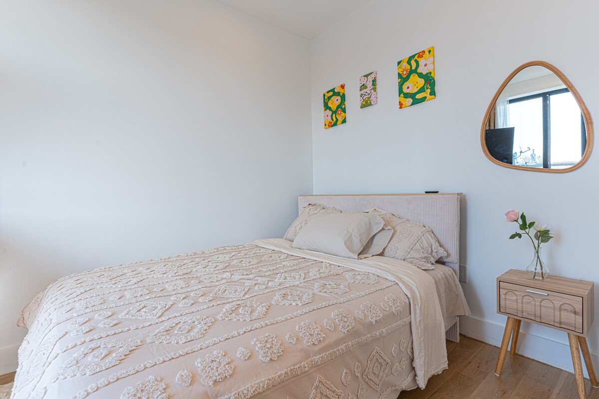 Stylish & Renovated Studio near Train  W/D - Photo 8