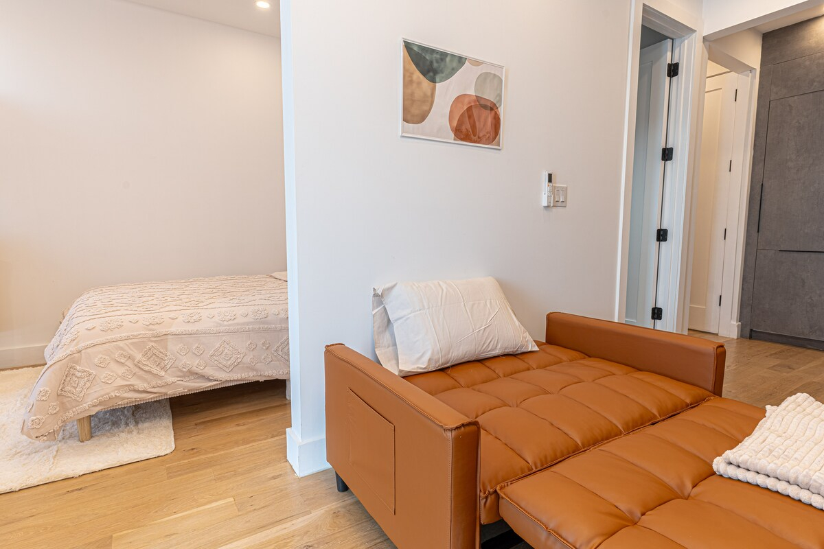Stylish & Renovated Studio near Train  W/D - Photo 10