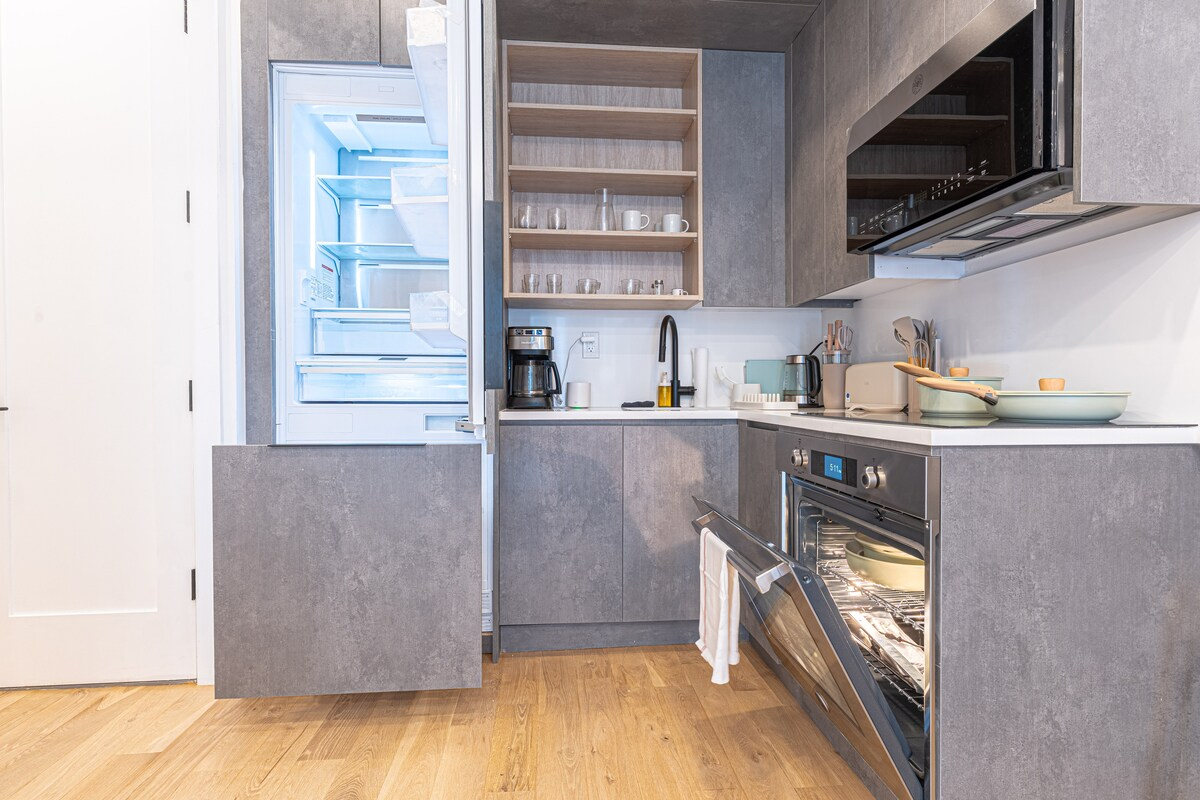 Stylish & Renovated Studio near Train  W/D - Photo 12