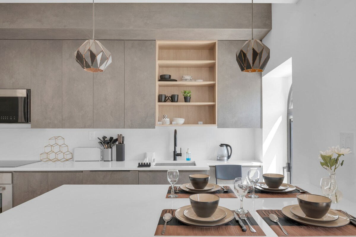 Stylish & Renovated Studio near Train  W/D - Photo 2