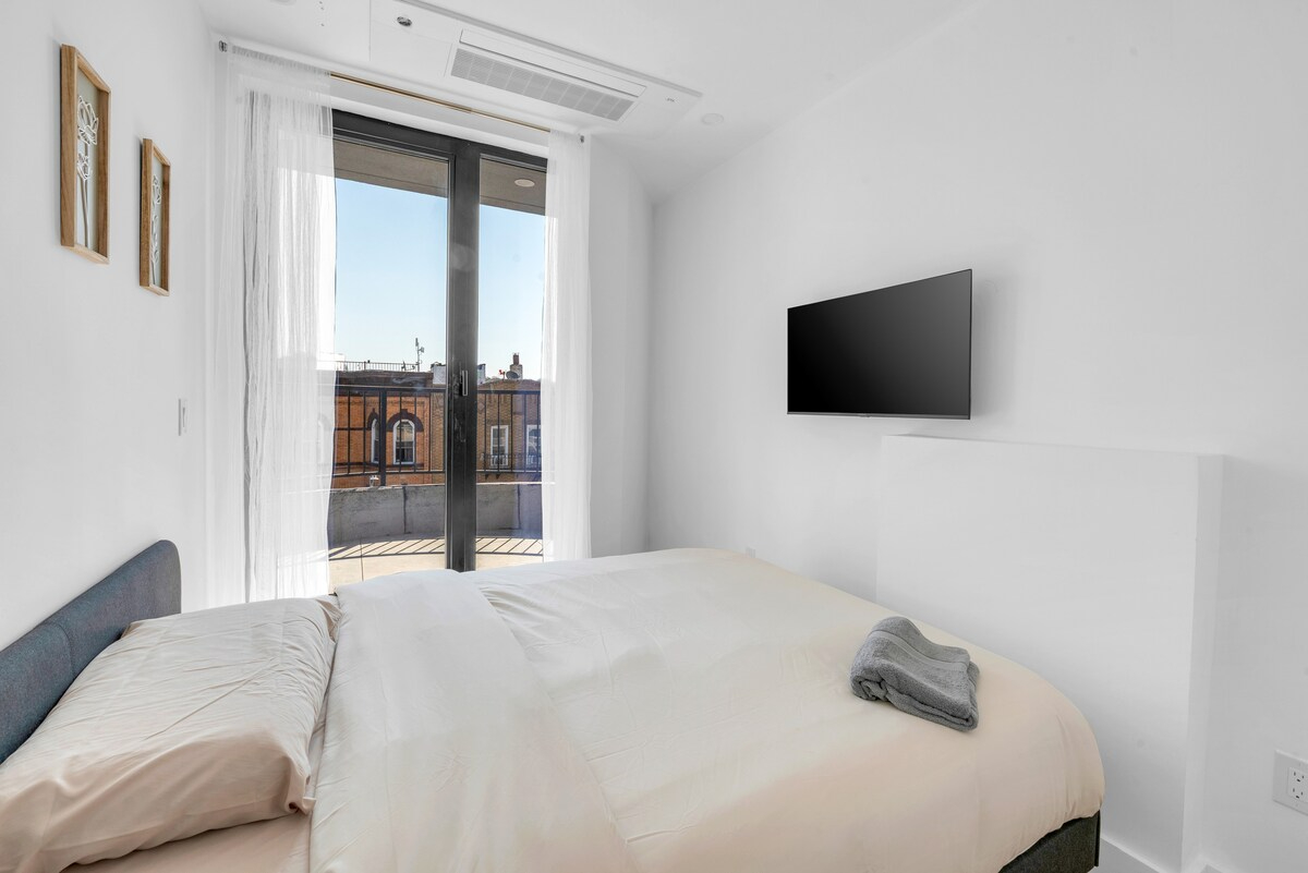 Stylish & Renovated Studio near Train  W/D - Photo 4