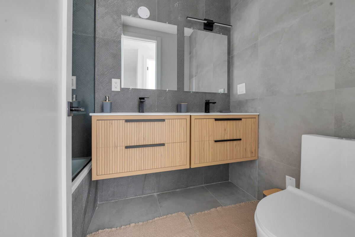Stylish & Renovated Studio near Train  W/D - Photo 6