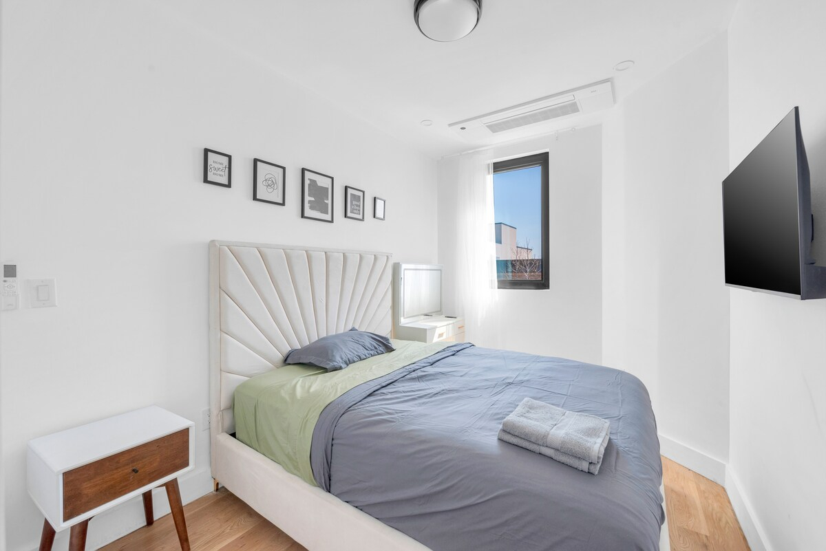 Stylish & Renovated Studio near Train  W/D - Photo 8