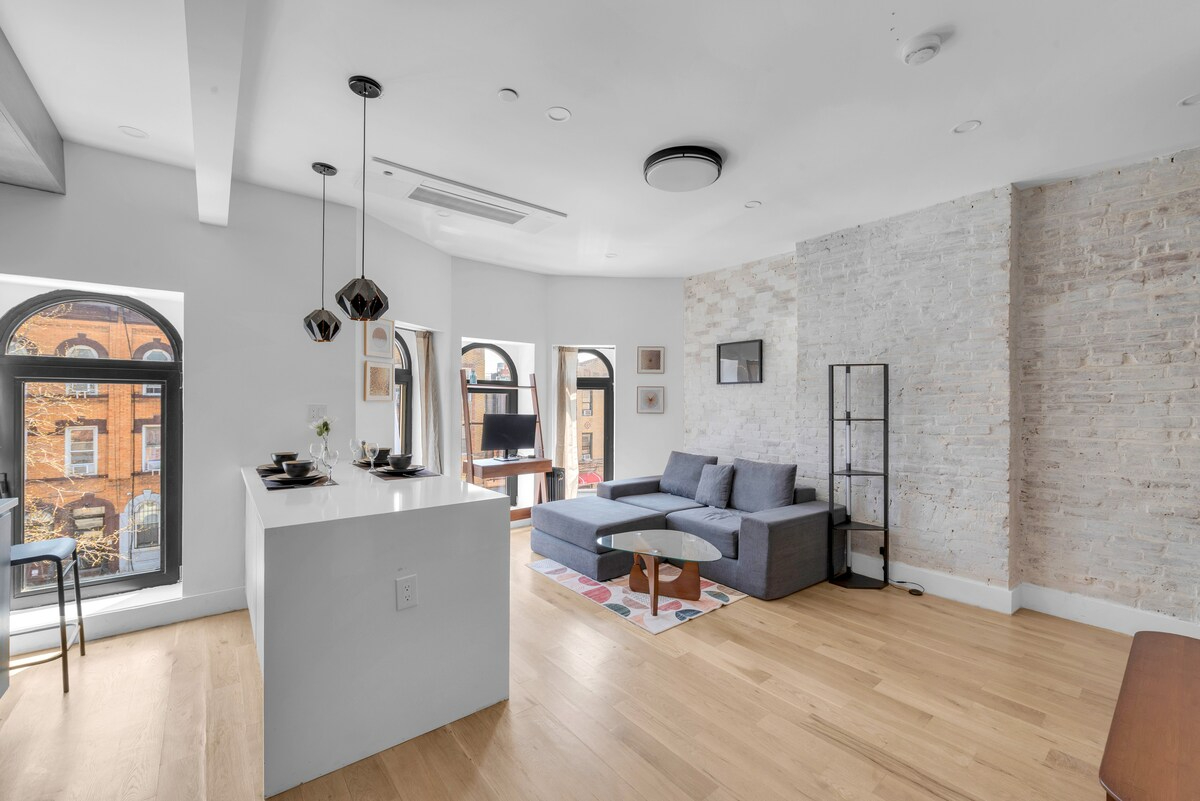 Stylish & Renovated Studio near Train  W/D - Photo 11