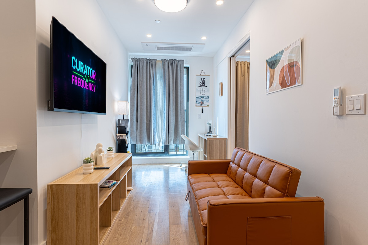 Stylish & Renovated Studio near Train W/D - Photo 1