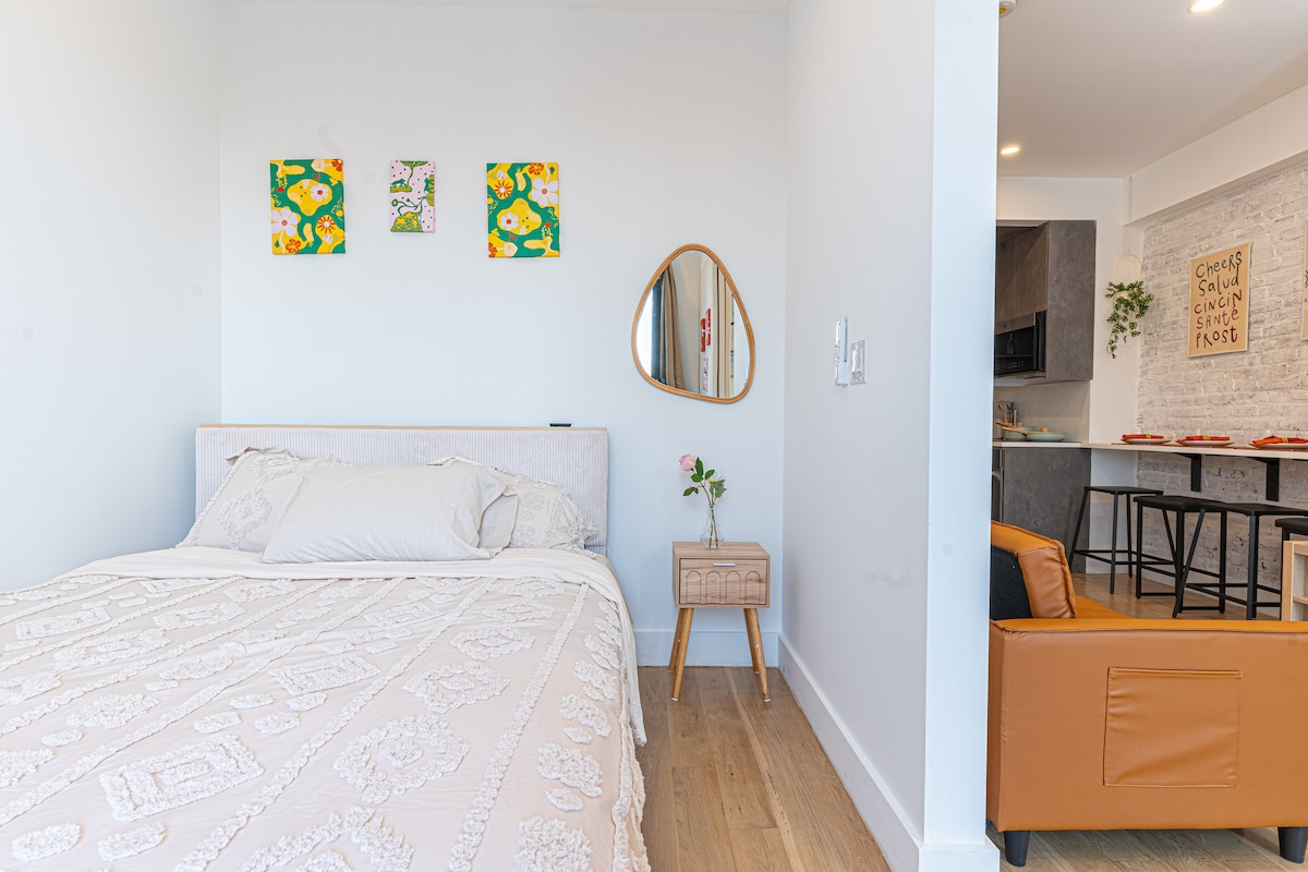 Stylish & Renovated Studio near Train  W/D - Photo 6