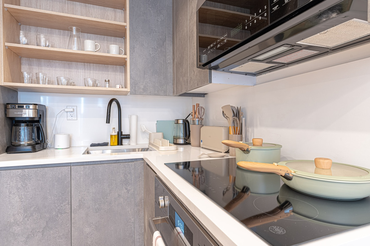 Stylish & Renovated Studio near Train  W/D - Photo 12