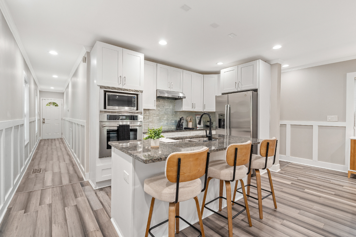 Stylish 4BR Home Near ATL Airport & Downtown - Photo 2