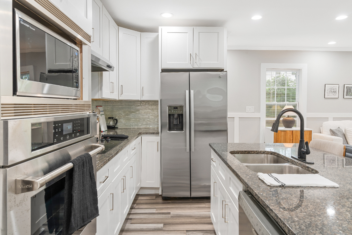 Stylish 4BR Home Near ATL Airport & Downtown - Photo 3