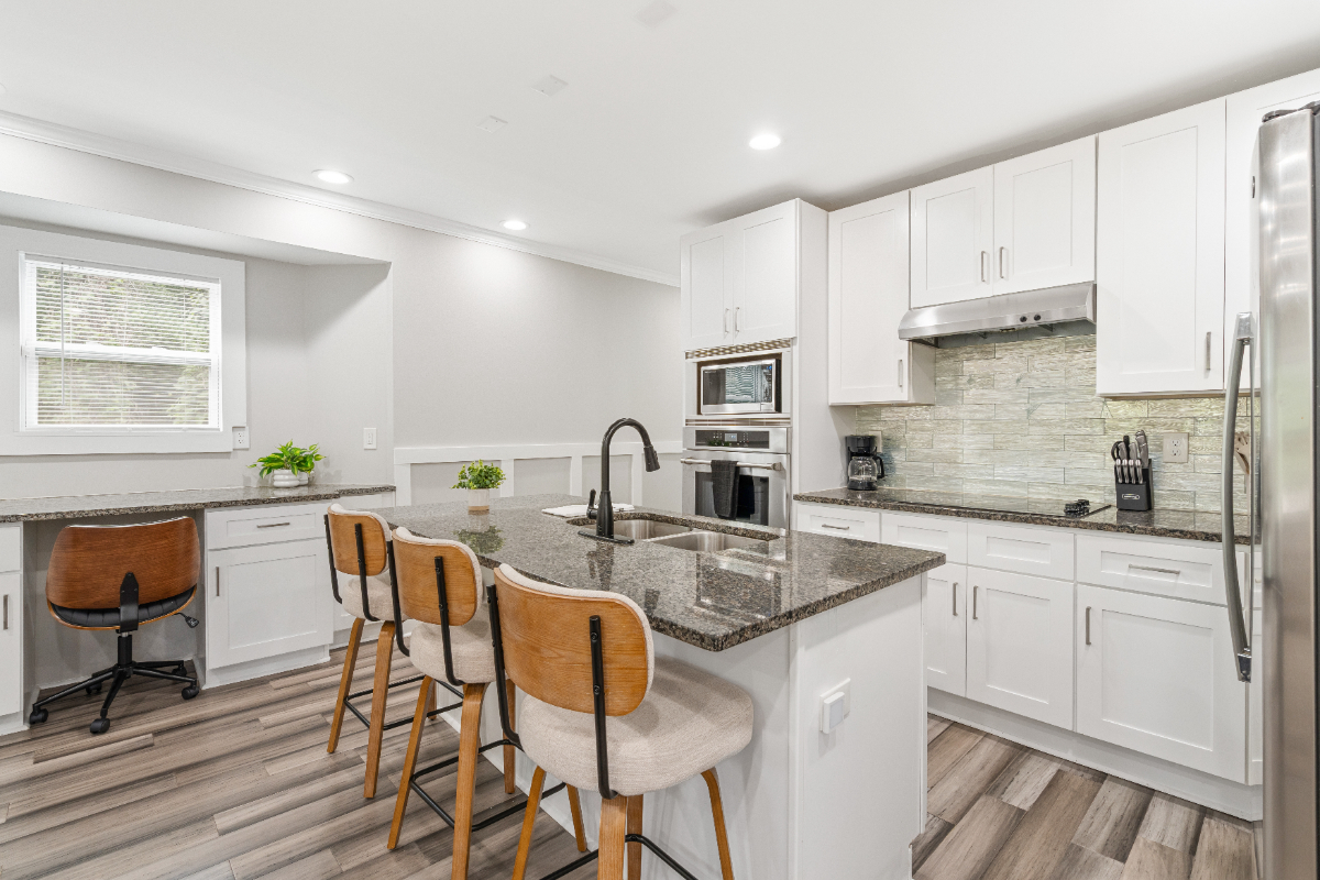 Stylish 4BR Home Near ATL Airport & Downtown - Photo 6