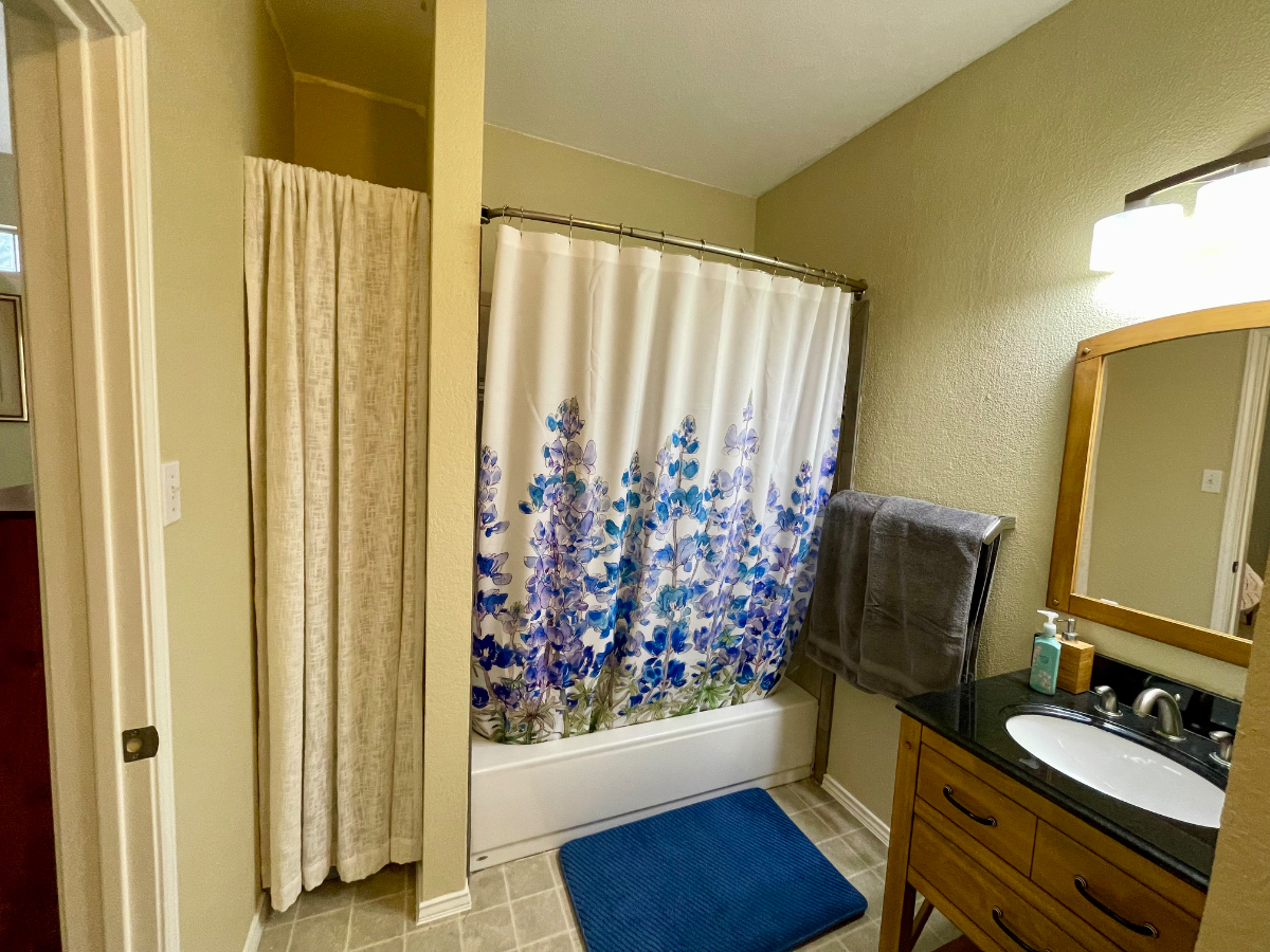 Oak Cottage Nestled Under an Ancient Oak - Private Room, En-Suite Bathroom & Walk-In Closet in a Hom - Photo 7