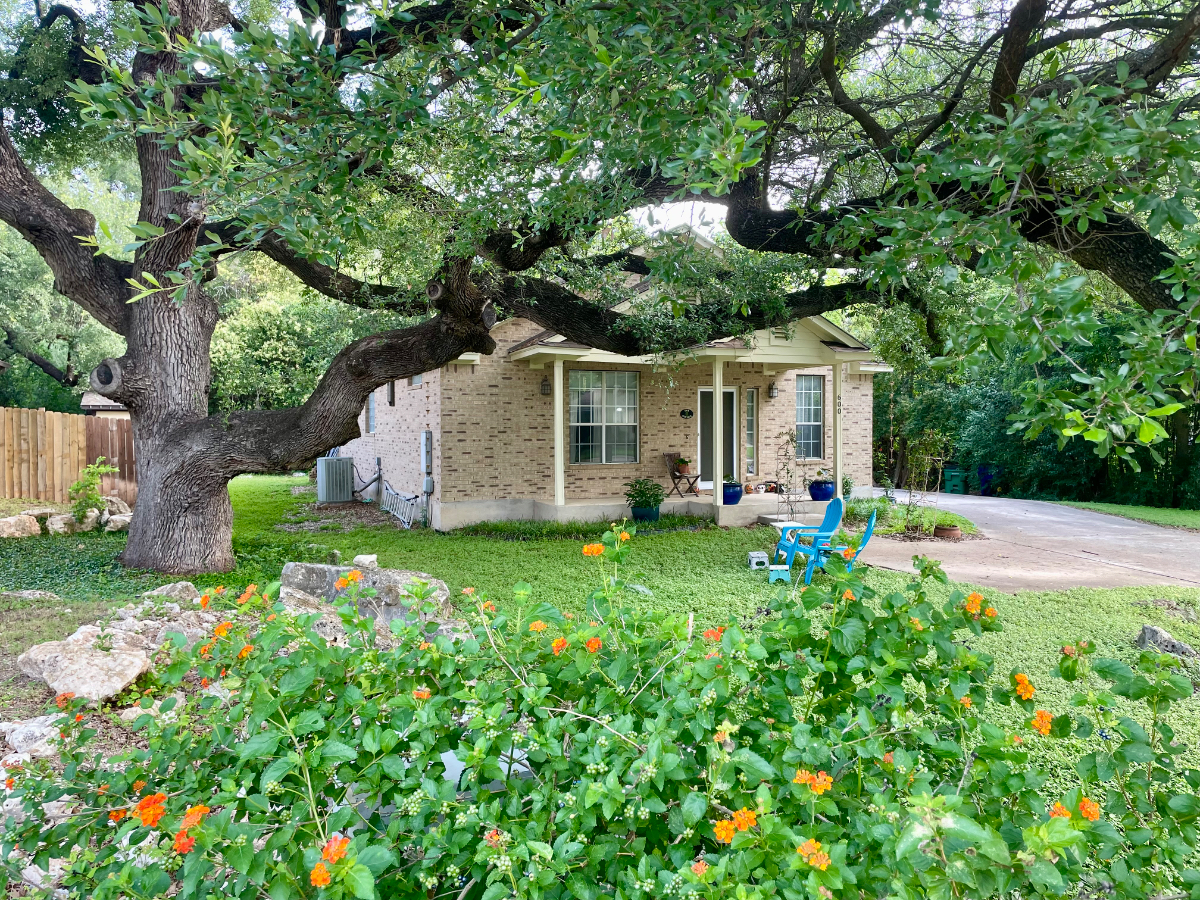 Oak Cottage Nestled Under an Ancient Oak - Private Room, En-Suite Bathroom & Walk-In Closet in a Hom - Photo 2