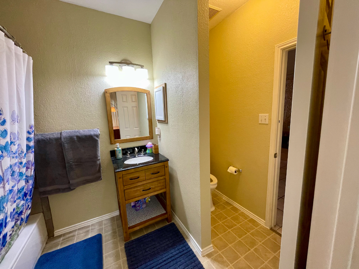 Oak Cottage Nestled Under an Ancient Oak - Private Room, En-Suite Bathroom & Walk-In Closet in a Hom - Photo 8