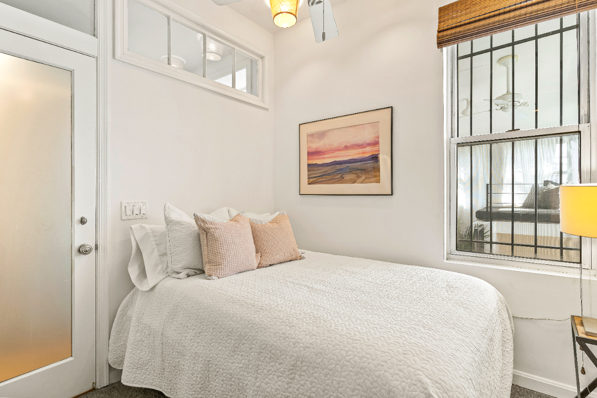 Penthouse CHIC Jewel In heart of city. Private Furnished Rooftops, Great Location, Parking & Spaciou - Photo 8