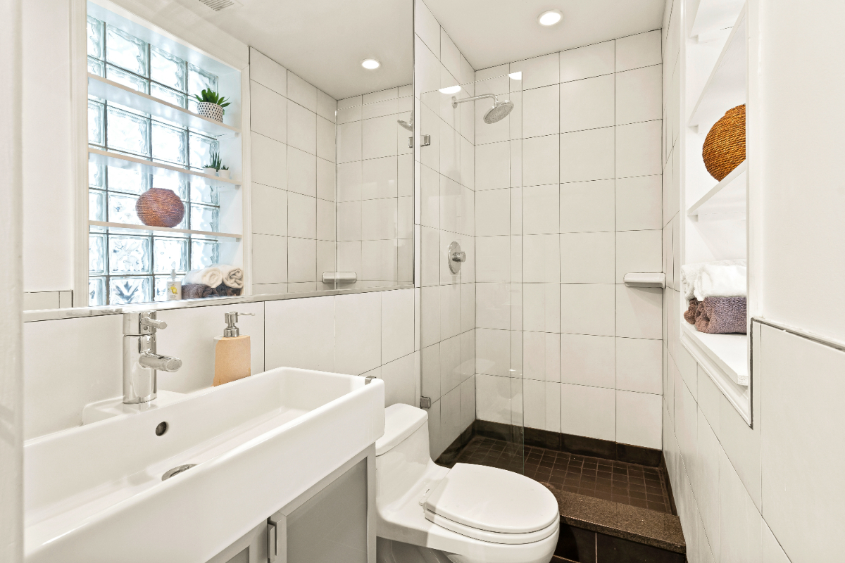 Penthouse CHIC Jewel In heart of city. Private Furnished Rooftops, Great Location, Parking & Spaciou - Photo 11