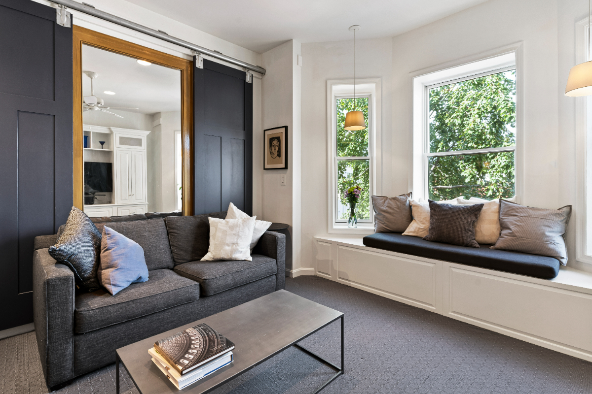 Penthouse CHIC Jewel In heart of city. Private Furnished Rooftops, Great Location, Parking & Spaciou - Photo 1