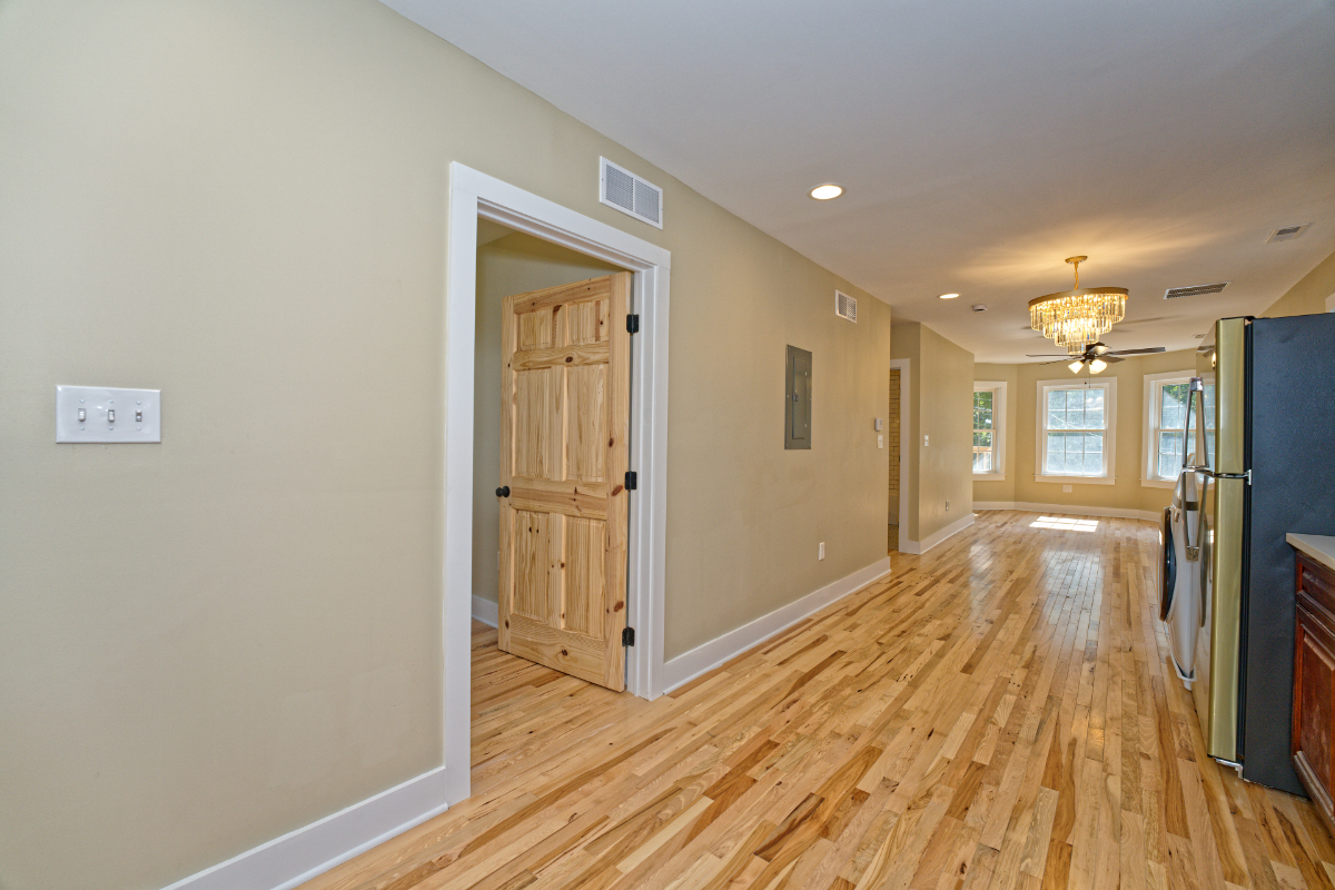 Completely Updated Rooms with new furniture home luxuries - Photo 4