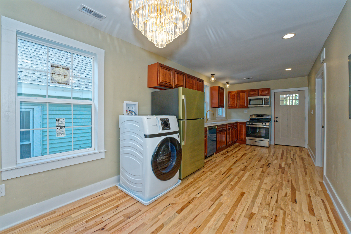 Completely Updated Rooms with new furniture home luxuries - Photo 6