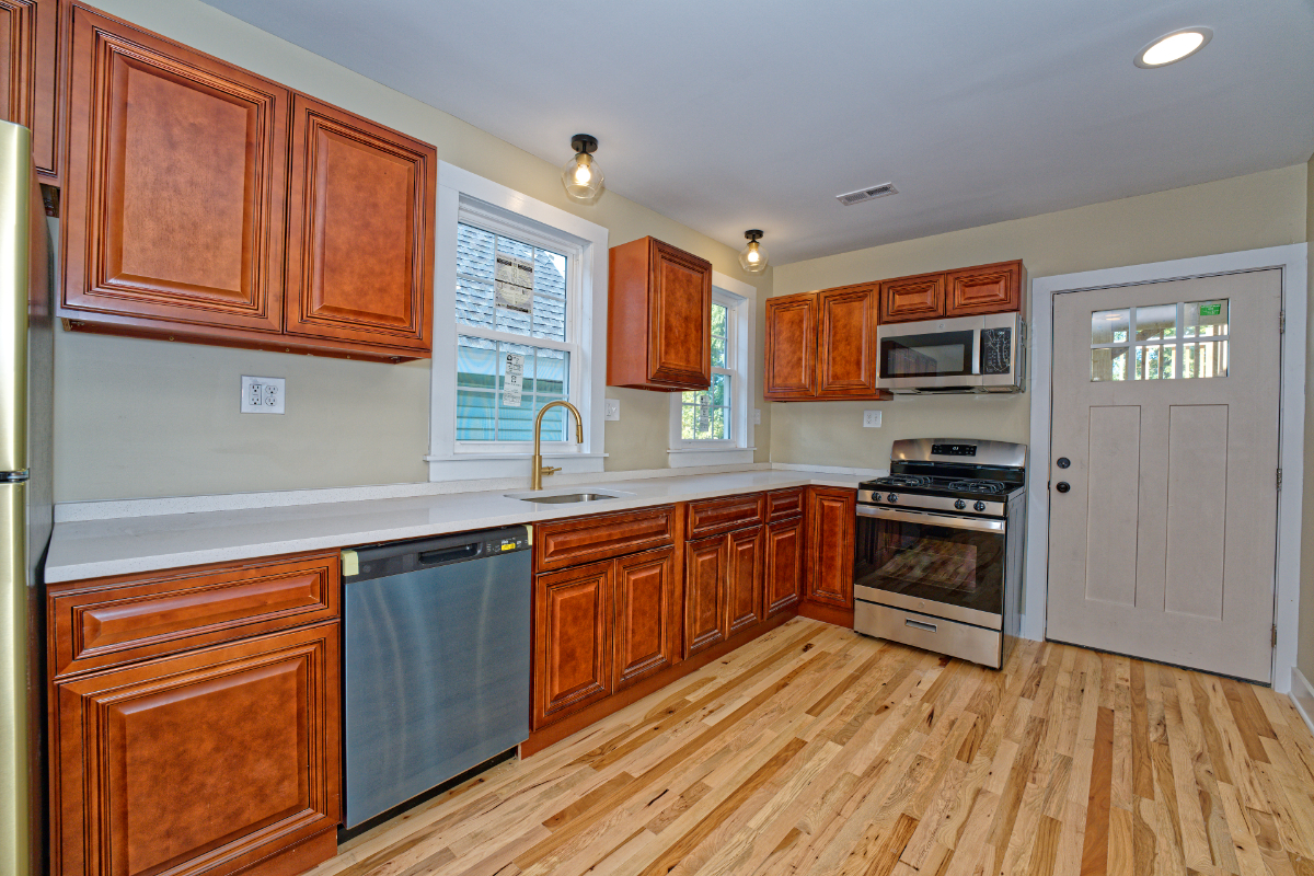 Completely Updated Rooms with new furniture home luxuries - Photo 9