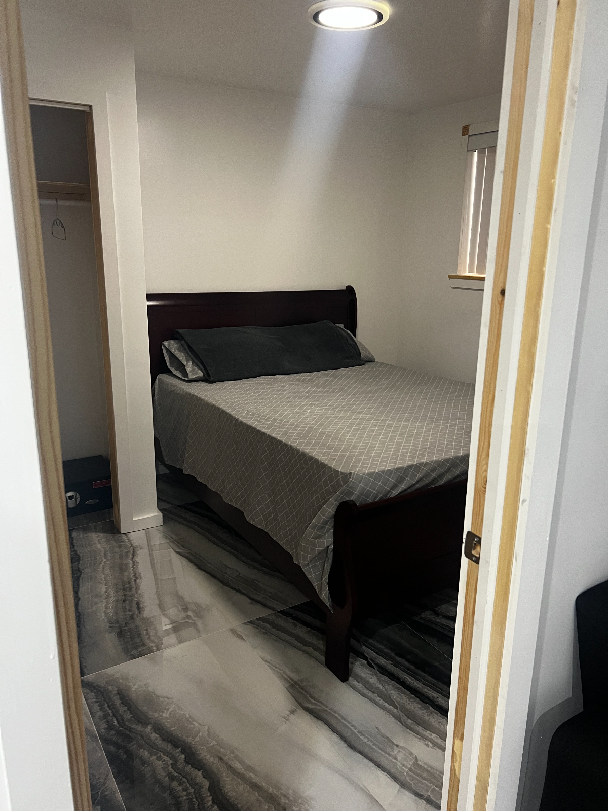 Fully Furnished 1BR Condo With Pool, Utilities Included Near Major Brooklyn Hospitals - Photo 5