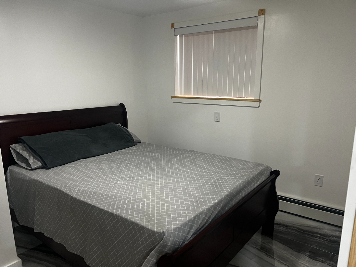 Fully Furnished 1BR Condo With Pool, Utilities Included Near Major Brooklyn Hospitals - Photo 6