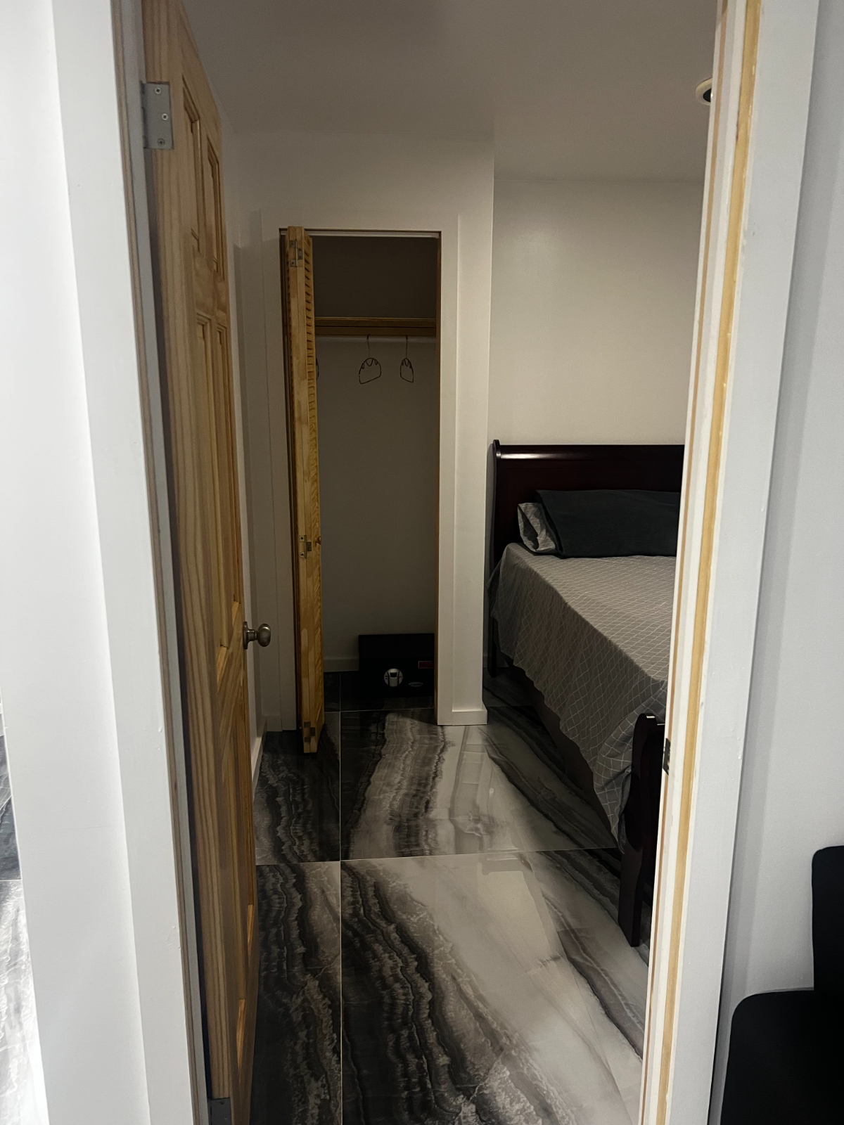 Fully Furnished 1BR Condo With Pool, Utilities Included Near Major Brooklyn Hospitals - Photo 9