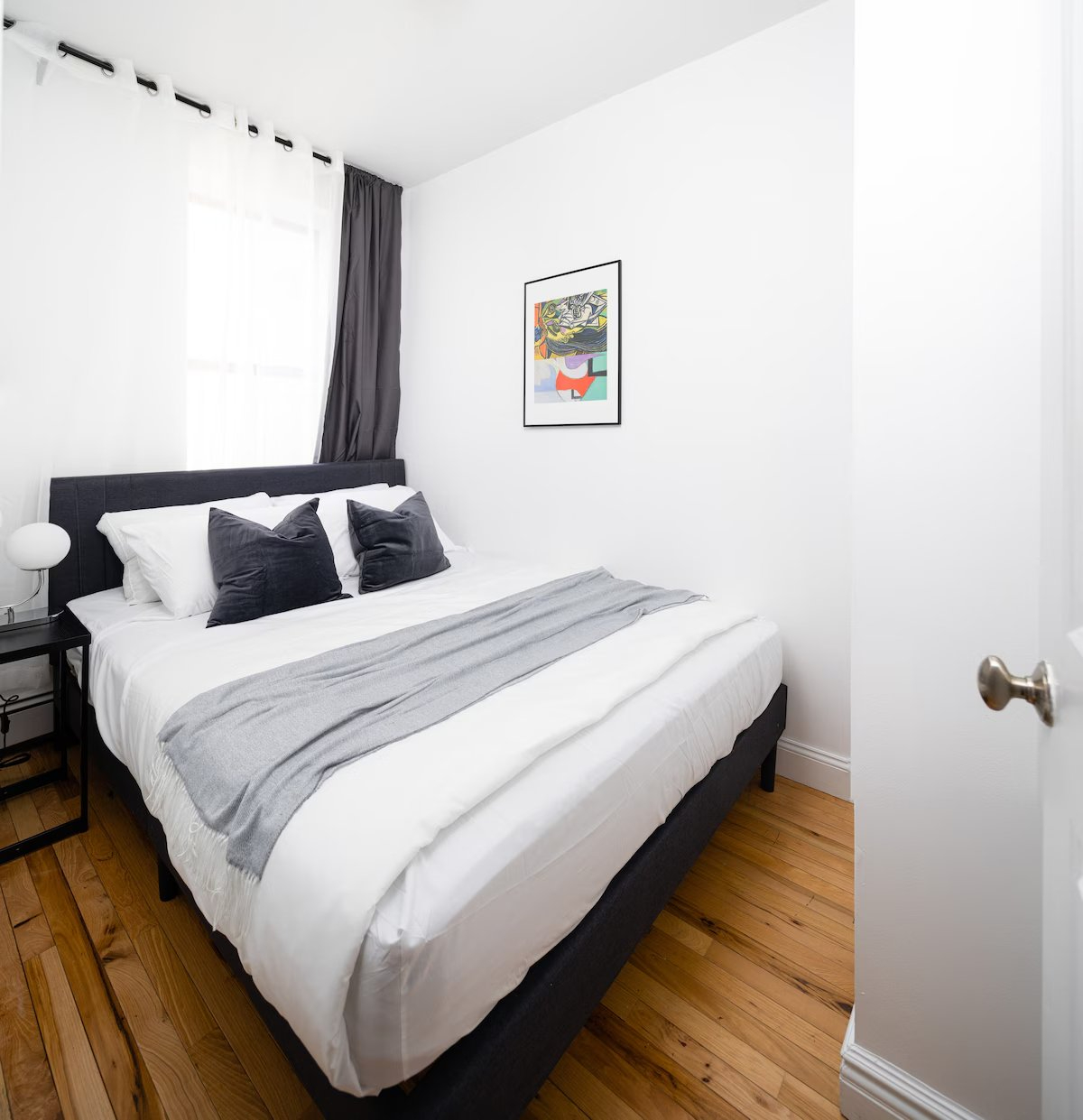 Spacious 3BR Retreat Near Times Square + 2 Baths & In-Unit W/D - Photo 5