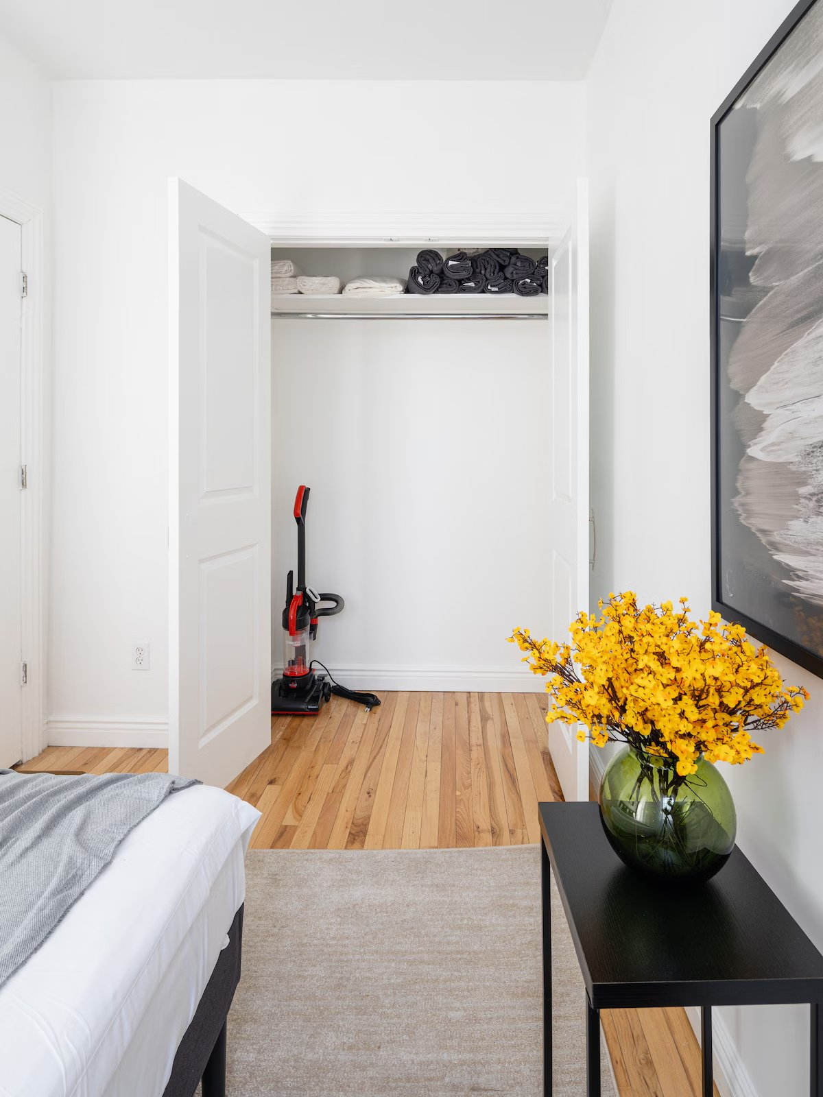 Spacious 3BR Retreat Near Times Square + 2 Baths & In-Unit W/D - Photo 7