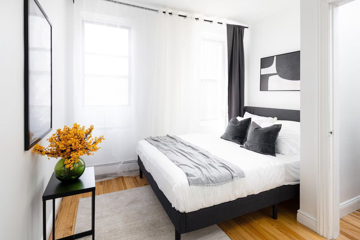 Spacious 3BR Retreat Near Times Square + 2 Baths & In-Unit W/D - Photo 10