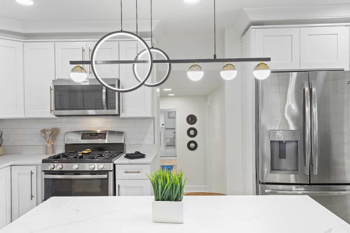 Modern 5BR Retreat Near OHare & Rosemont - Photo 3