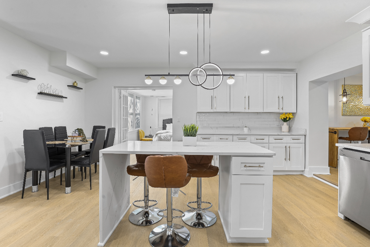 Modern 5BR Retreat Near OHare & Rosemont - Photo 5