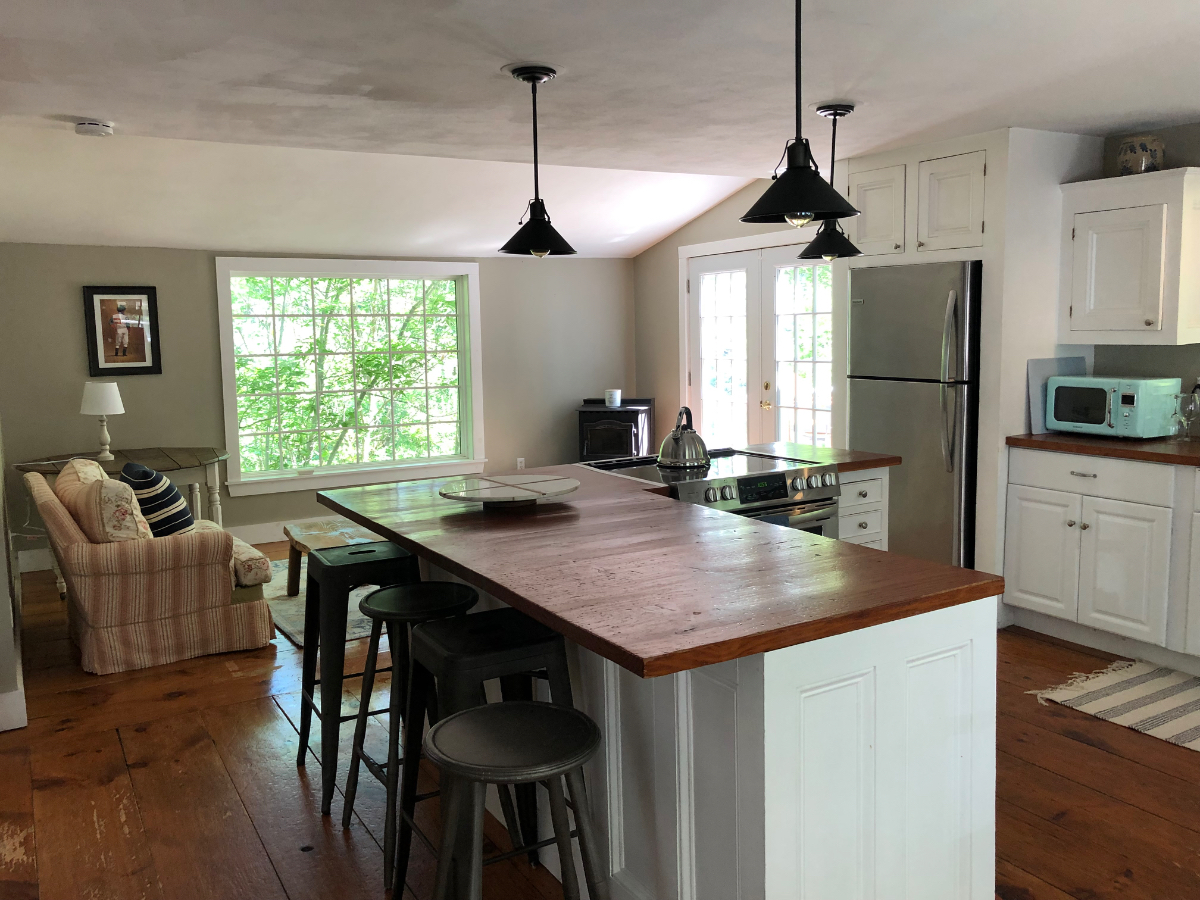Creekside Farmhouse with vintage charm! - Photo 3