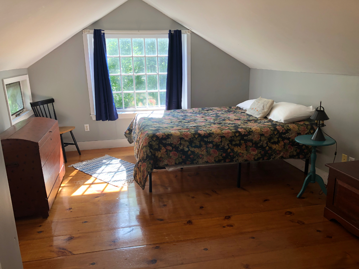 Creekside Farmhouse with vintage charm! - Photo 1
