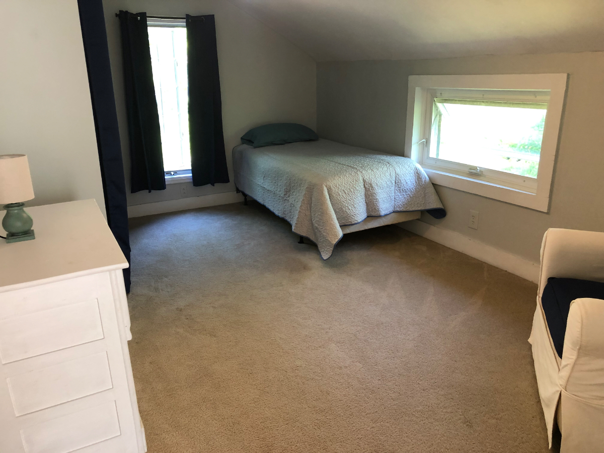 Creekside Farmhouse with vintage charm! - Photo 4