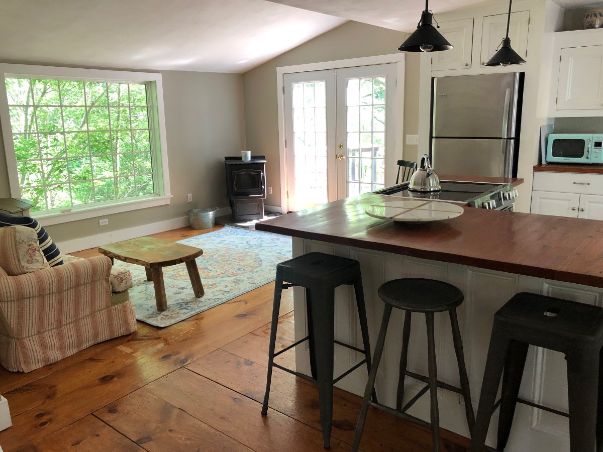 Creekside Farmhouse with vintage charm! - Photo 5