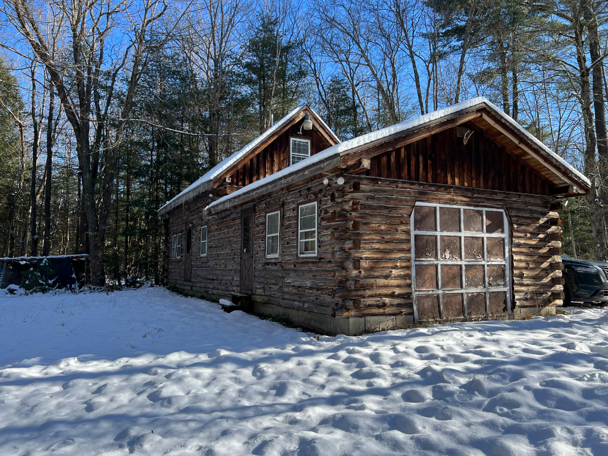 Private woodland retreat. Secluded cabin just 10 miles from town. - Photo 2
