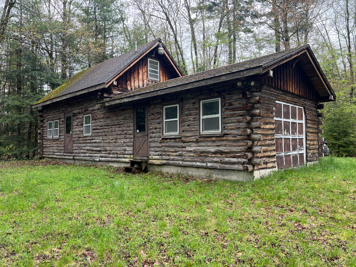 Private woodland retreat. Secluded cabin just 10 miles from town. - Photo 5