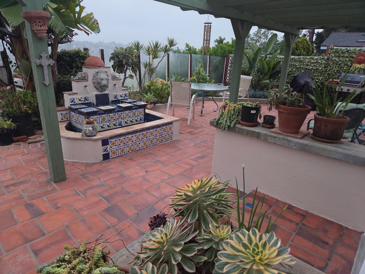 $1800. utility included STUDIO,KITCHENETTE /PRIVATE ENTRANCE/,BATHROOM/FURNISHED - Photo 2