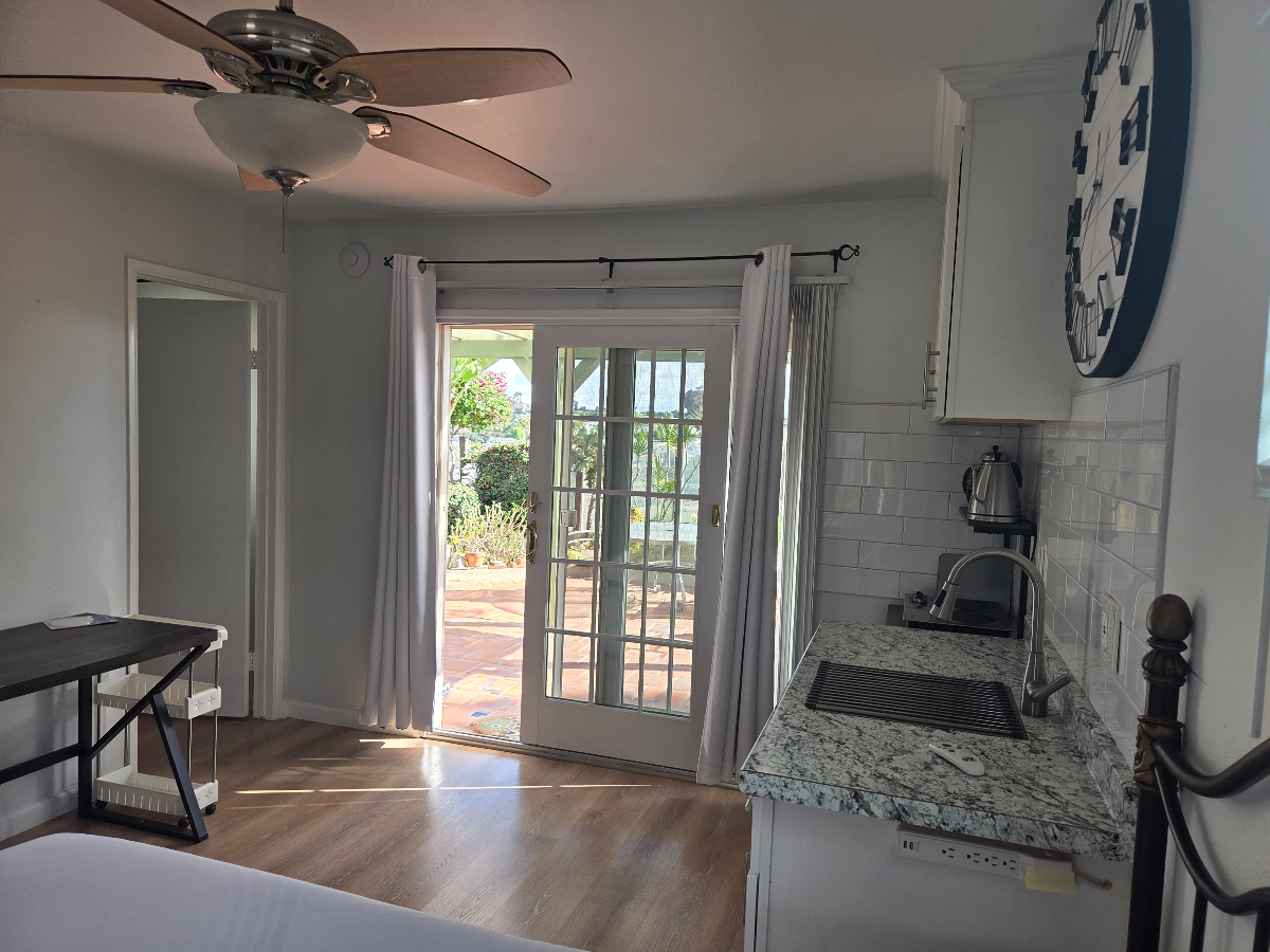 $1800. utility included STUDIO,KITCHENETTE /PRIVATE ENTRANCE/,BATHROOM/FURNISHED - Photo 6
